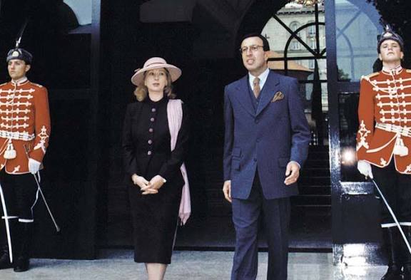 „Днешни новини: бившият президент на България Петър Саньов обяви участието си в предстоящите избори.“