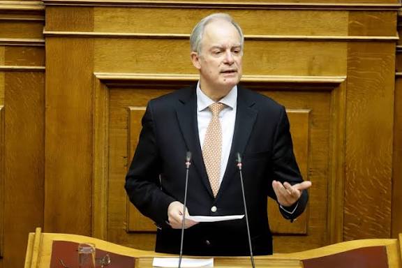 «Επείγουσα Ειδηση: Ο υποψήφιος του κόμματος Νέα Δημοκρατία, Κωνσταντίνος («Κώστας») Τασούλας, ανακοίνωσε επίσημα την ημερομηνία της εκστρατείας του.»